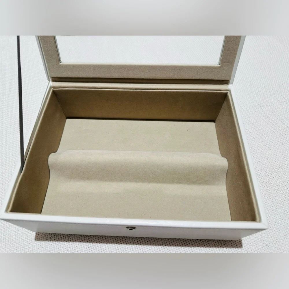 Stackers eyeglass case.